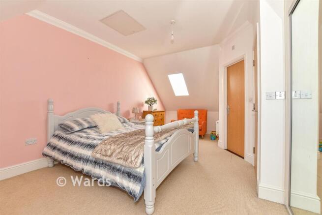 3 bed property, in Allington Road, £400,000
