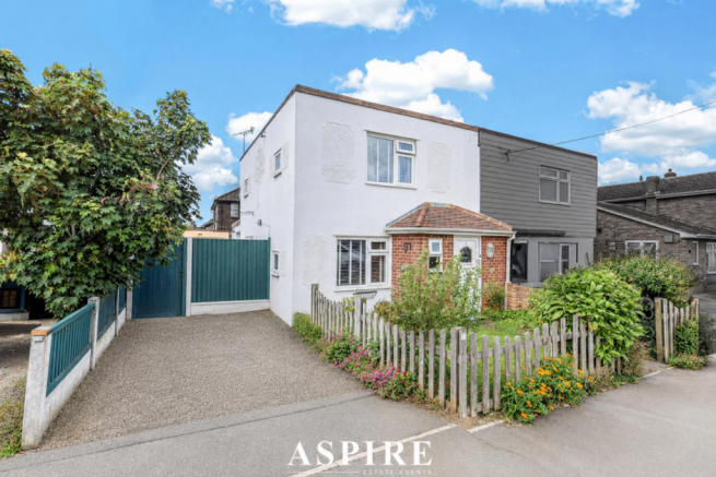 3 bed property, in Adelsburg Road, £270,000