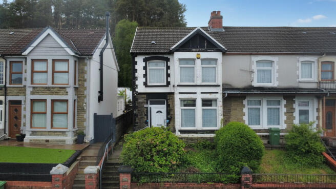 4 bed property, in Southend Terrace, £100,000