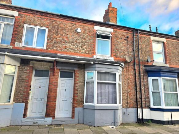 2 bed property, in Langley Avenue, £70,000
