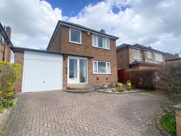 3 bed property, in Woodlands Road, £320,000