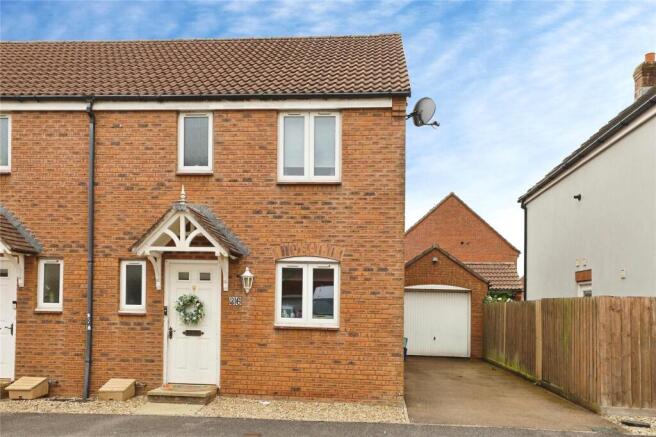 3 bed property, in King Alfred Crescent, £235,000