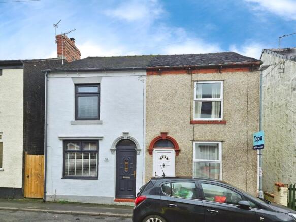 2 bed property, in Church Street, £100,000