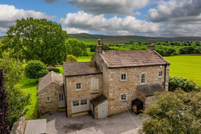 4 bed property, in Carlton, £600,000