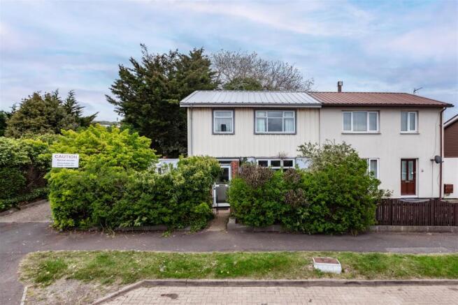 3 bed property, in Deerhurst Crescent, £100,000