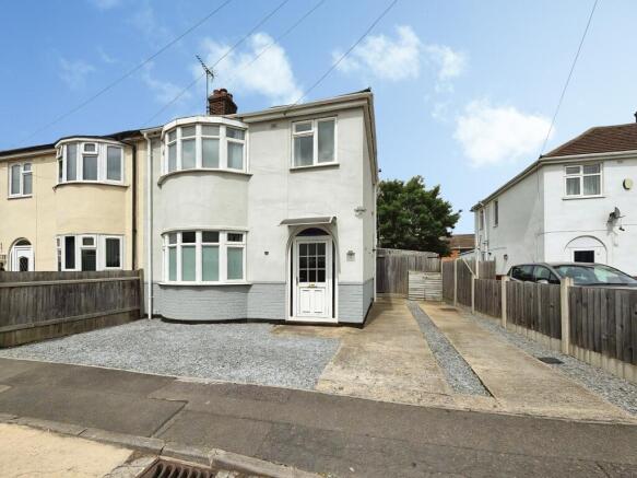 3 bed property, in Byron Close, £279,995
