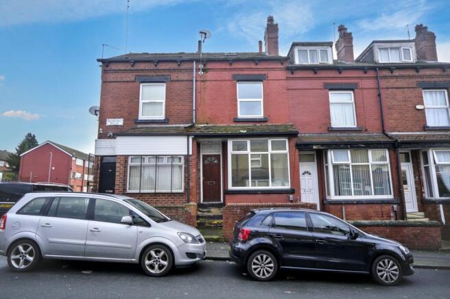 4 bed property, in Sandhurst Place, £150,000