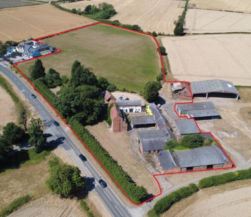 8 bed property, in Hollygate Farm, £650,000