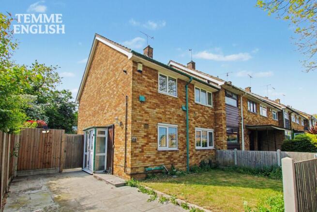 3 bed property, in Curling Walk, £335,000