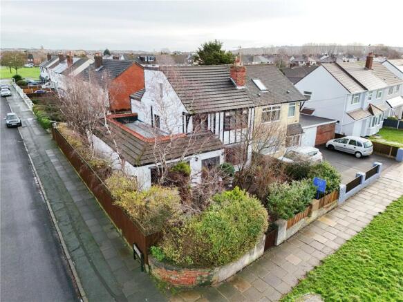 4 bed property, in Reeds Lane, £300,000