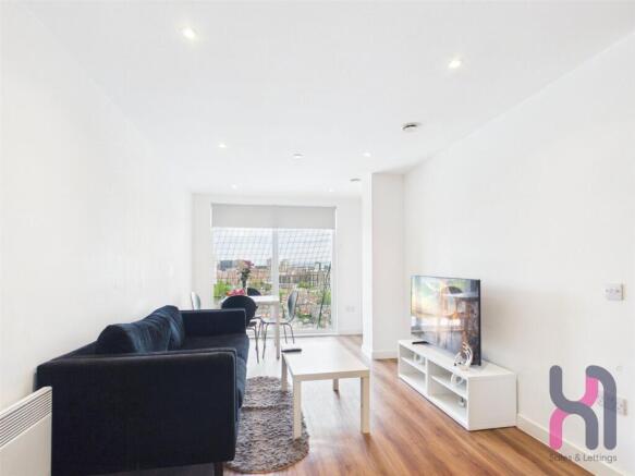2 bed property, in The Gateway, £170,000