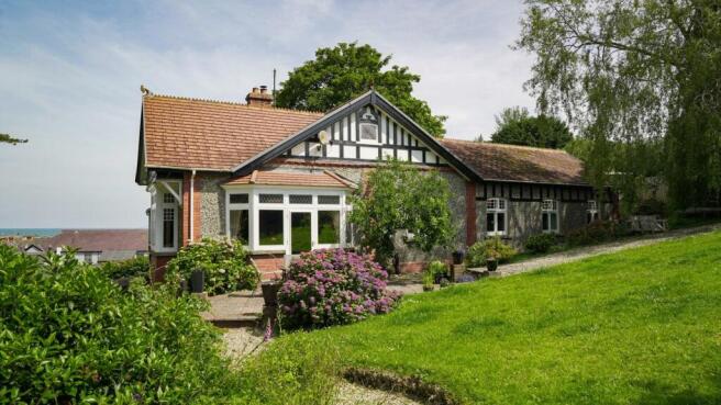 4 bed property, in Ffordd Y Goitre, £550,000