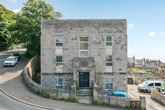 1 bed property, in Yew Tree House, £150,000