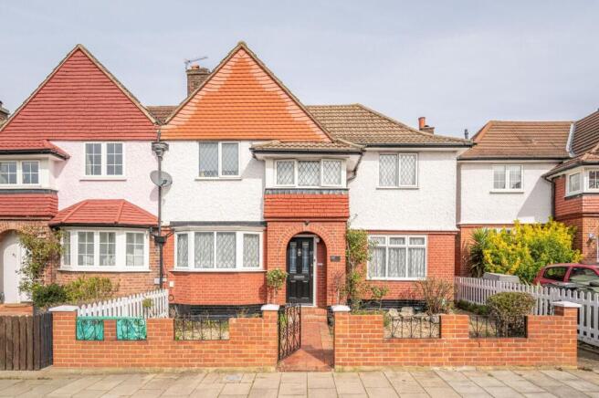 4 bed property, in Cricklade Avenue, £875,000