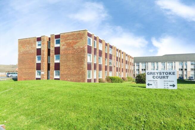 1 bed property, in Clifton Drive, £65,000