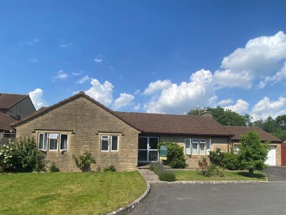 3 bed property, in Brookside, £375,000
