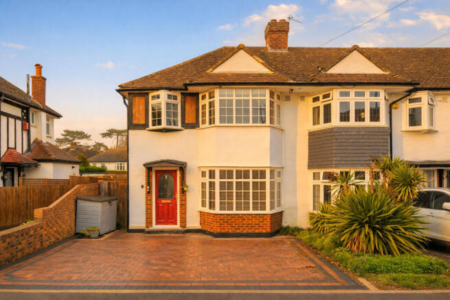 3 bed property, in Cardinal Avenue, £550,000