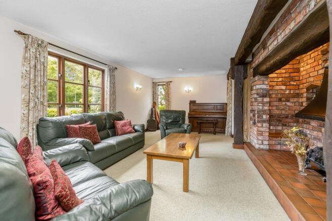 4 bed property, in 15 Brae Park Road, £800,000