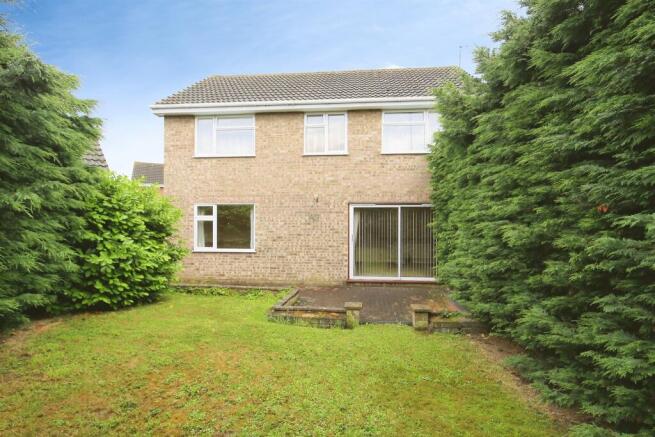 4 bed property, in The Briars, £300,000