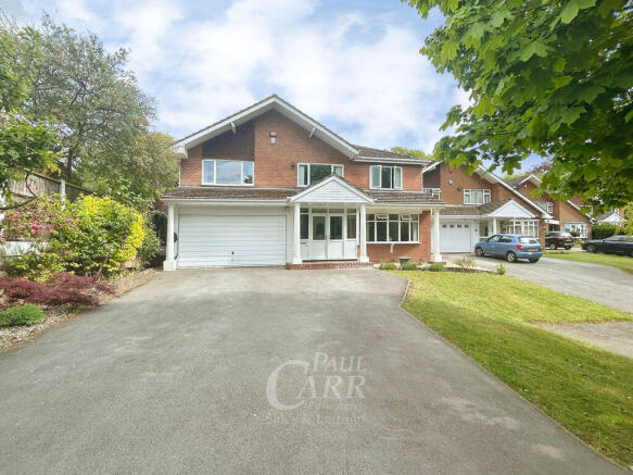 6 bed property, in The Spinney, £725,000