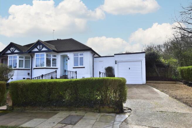 2 bed property, in Coniston Gardens, £550,000