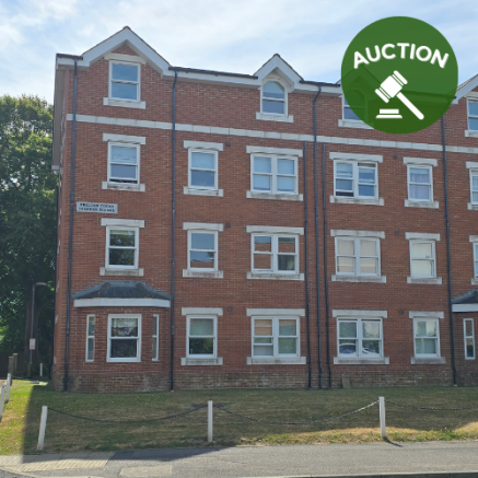 2 bed property, in Preston Court, £129,000