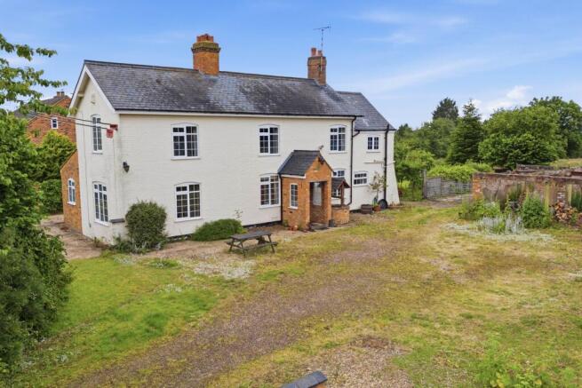4 bed property, in Main Street, £650,000