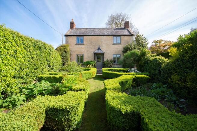 4 bed property, in Kemerton, £700,000