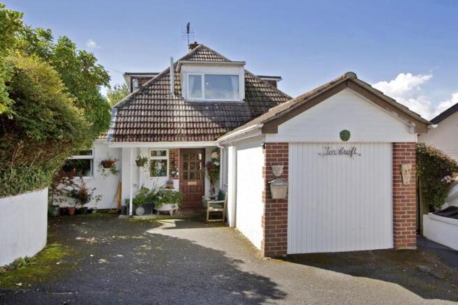 3 bed property, in Commons Lane, £595,000