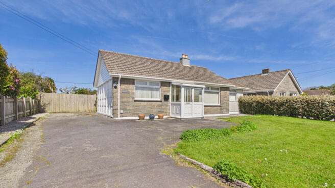 3 bed property, in Rectory Road, £350,000