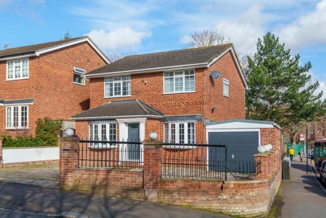 4 bed property, in Sylvan Road, £900,000