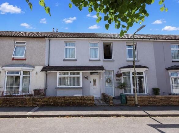4 bed property, in Tudor Terrace, £149,995