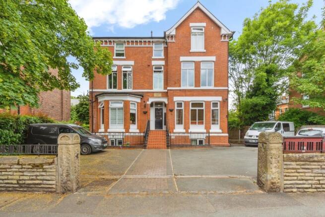 1 bed property, in Whitelow Road, £180,000