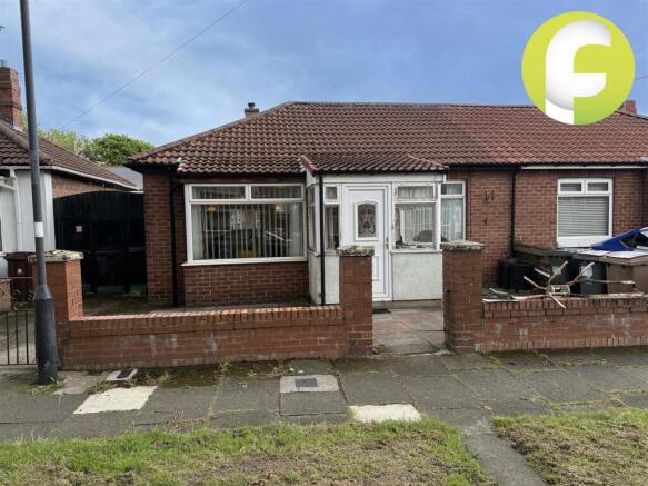 2 bed property, in Roxby Gardens, £140,000