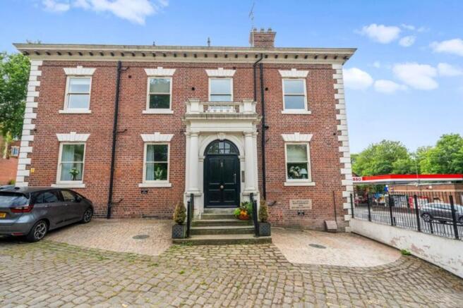 2 bed property, in Mill Lane, £185,000