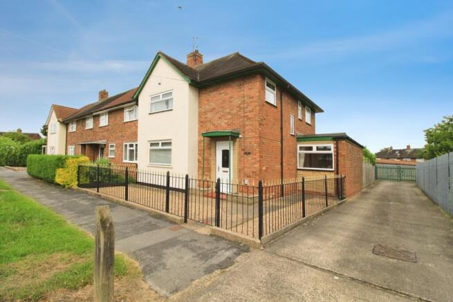 3 bed property, in Hermes Close, £140,000