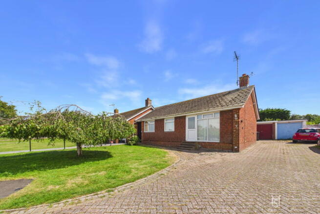 2 bed property, in Short Brow Close, £290,000