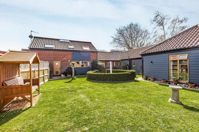 6 bed property, in A Distinguished Period Home in Trunch, £625,000