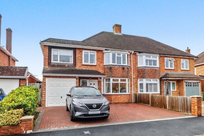 4 bed property, in Havers Avenue, £724,950