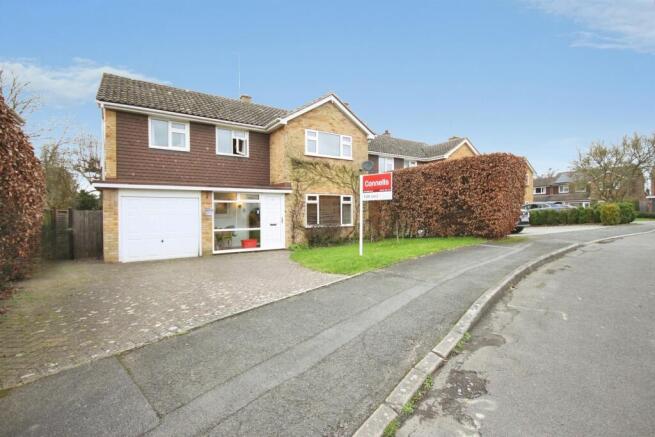 4 bed property, in Risdale Close, £600,000