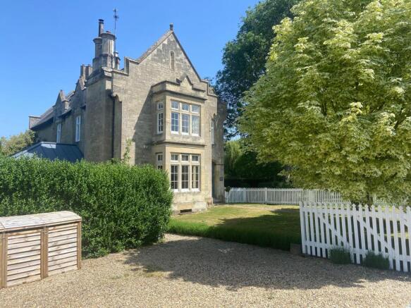 5 bed property, in Station Yard, £1,100,000