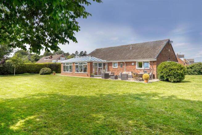 3 bed property, in St. Annes Gardens, £600,000