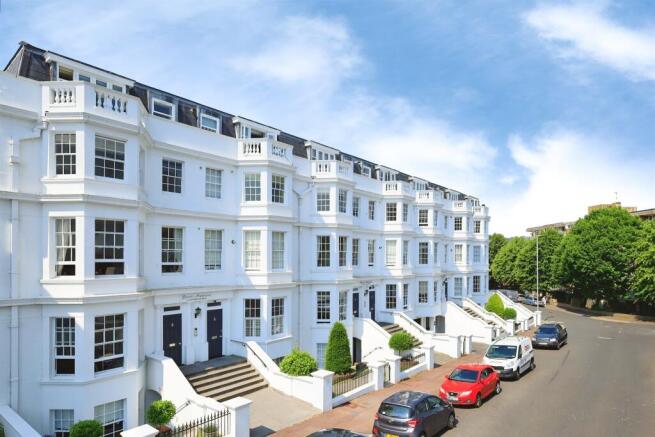 3 bed property, in Silverdale Road, £245,000