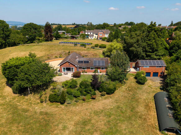 3 bed property, in Mamble Road, £800,000