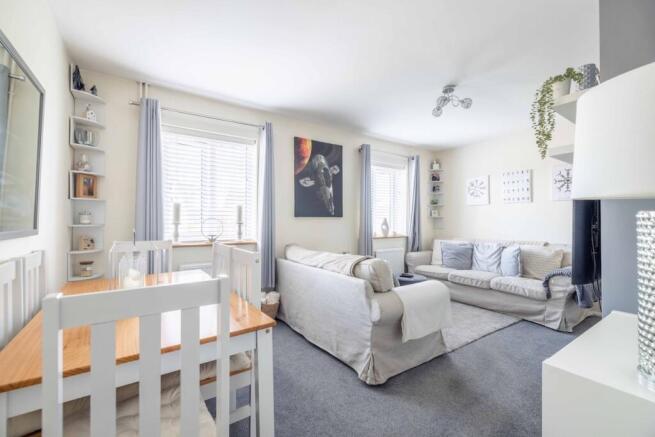 2 bed property, in Thirlmere Avenue, £280,000