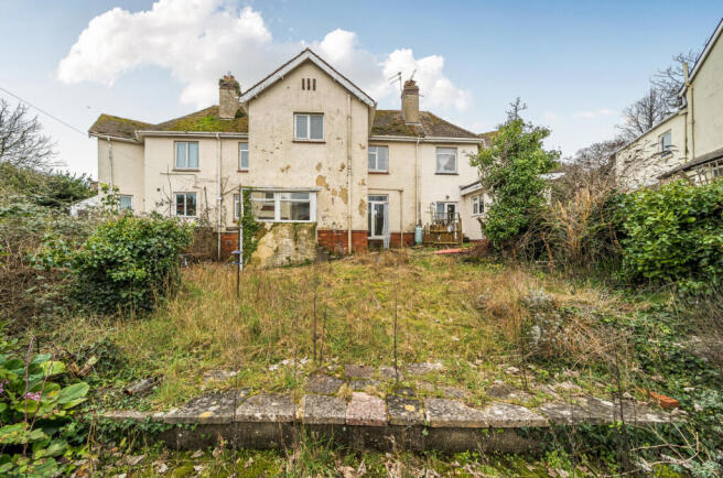 4 bed property, in Conway Crescent, £140,000