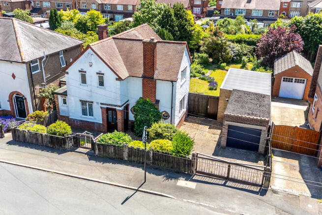 4 bed property, in Purvis Road, £365,000
