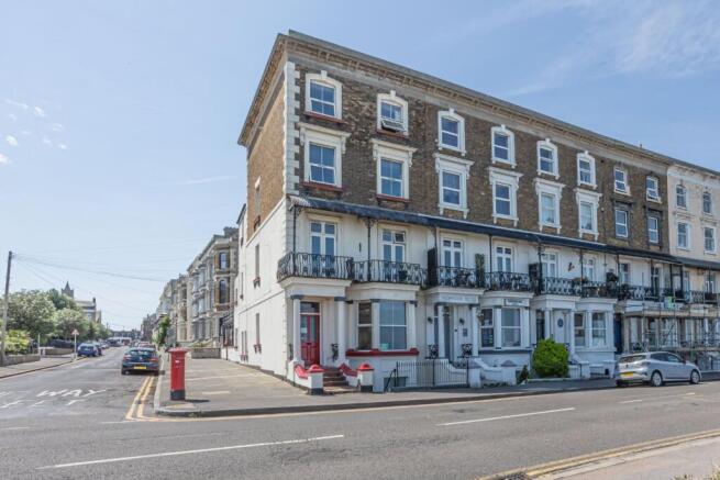 1 bed property, in Ethelbert Crescent, £160,000