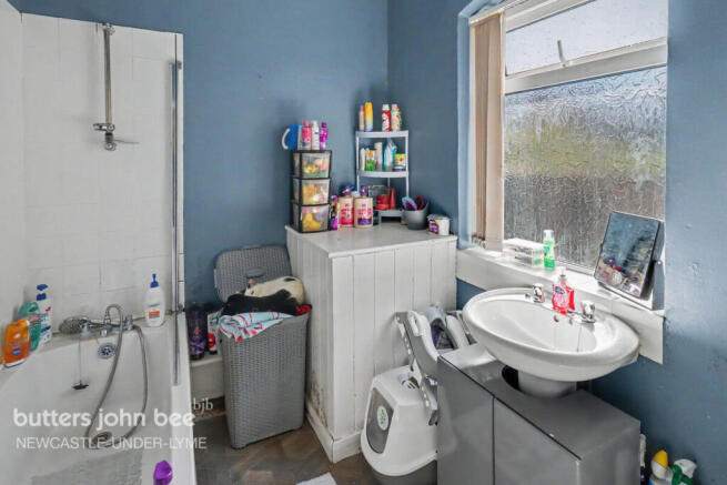 3 bed property, in London Road, £99,000