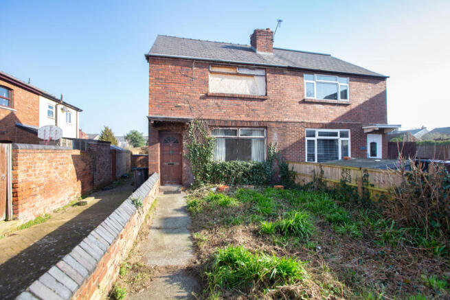 3 bed property, in Matlock Crescent, £64,000